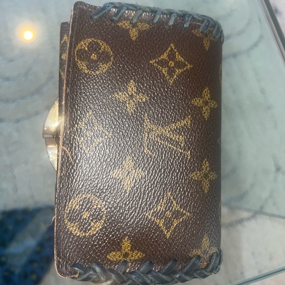 LV Kisslock Wallet with Customization - Picture 4 of 5